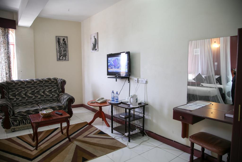 Chester Hotel Накуру Экстерьер фото