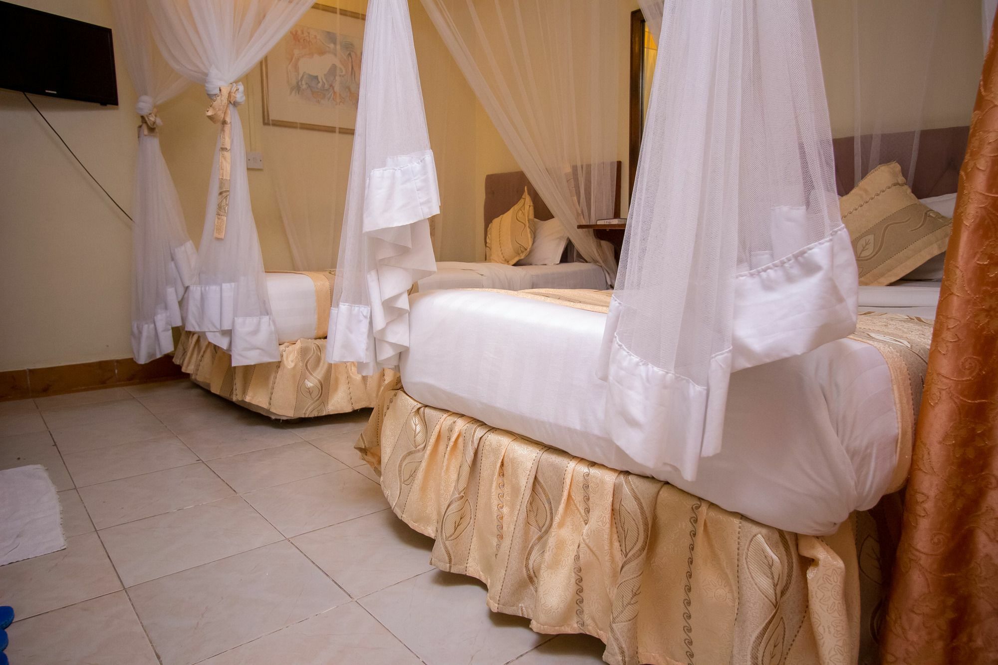 Chester Hotel Накуру Экстерьер фото